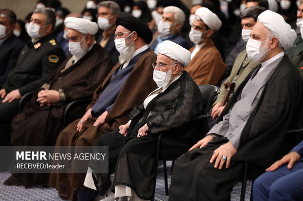 دیدار صدها نفر از مردم اصفهان با رهبر معظم انقلاب