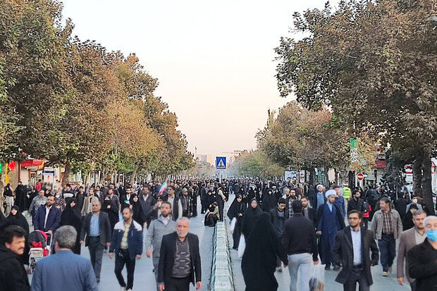 حضور پرشور مردم مشهد در تشییع شهدای مدافع امنیت 