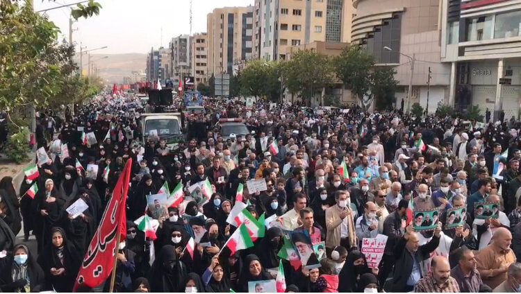 حضور گسترده مردم در مراسم تشییع شهید امنیت در شیراز