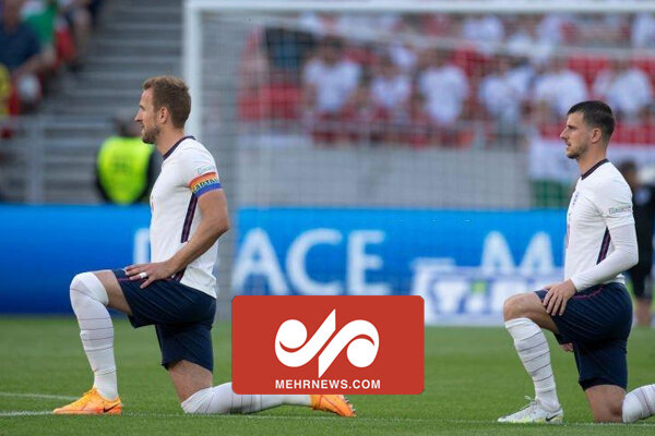 ماجرای زانو زدن بازیکنان تیم ملی فوتبال انگلیس در زمین بازی