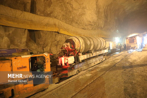 تونل‌های محور «ایلام-مهران» نیمه اول امسال تکمیل می‌شوند