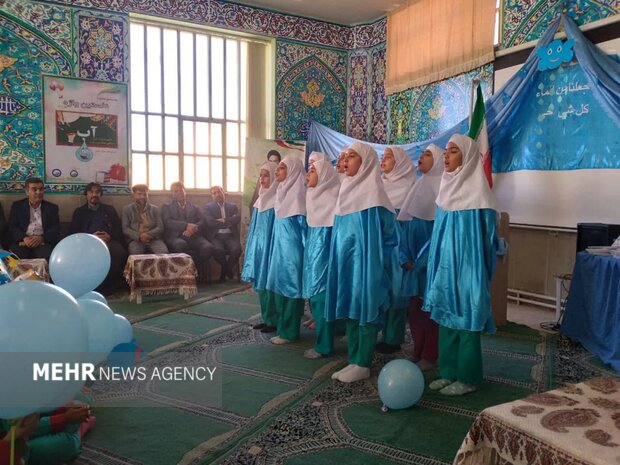 زنگ آب در دبستانهای شهرستان داران به صدا درآمد