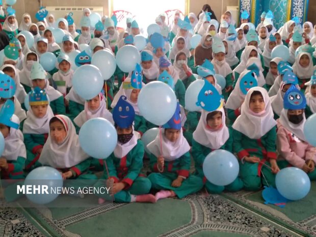 زنگ آب در دبستانهای شهرستان داران به صدا درآمد