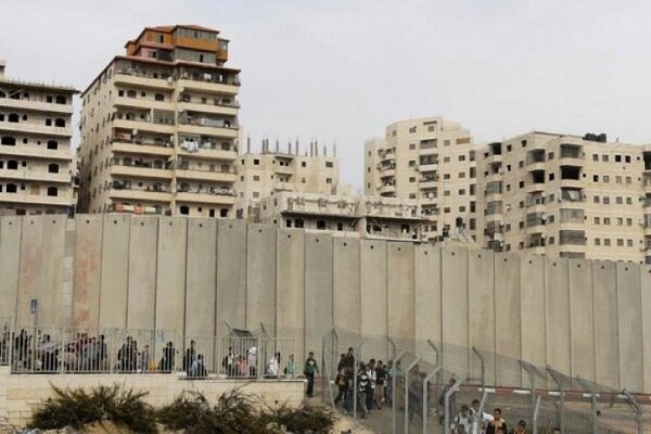 هاآرتص: ۳۰ خانواده فلسطینی در معرض آوارگی قرار دارند