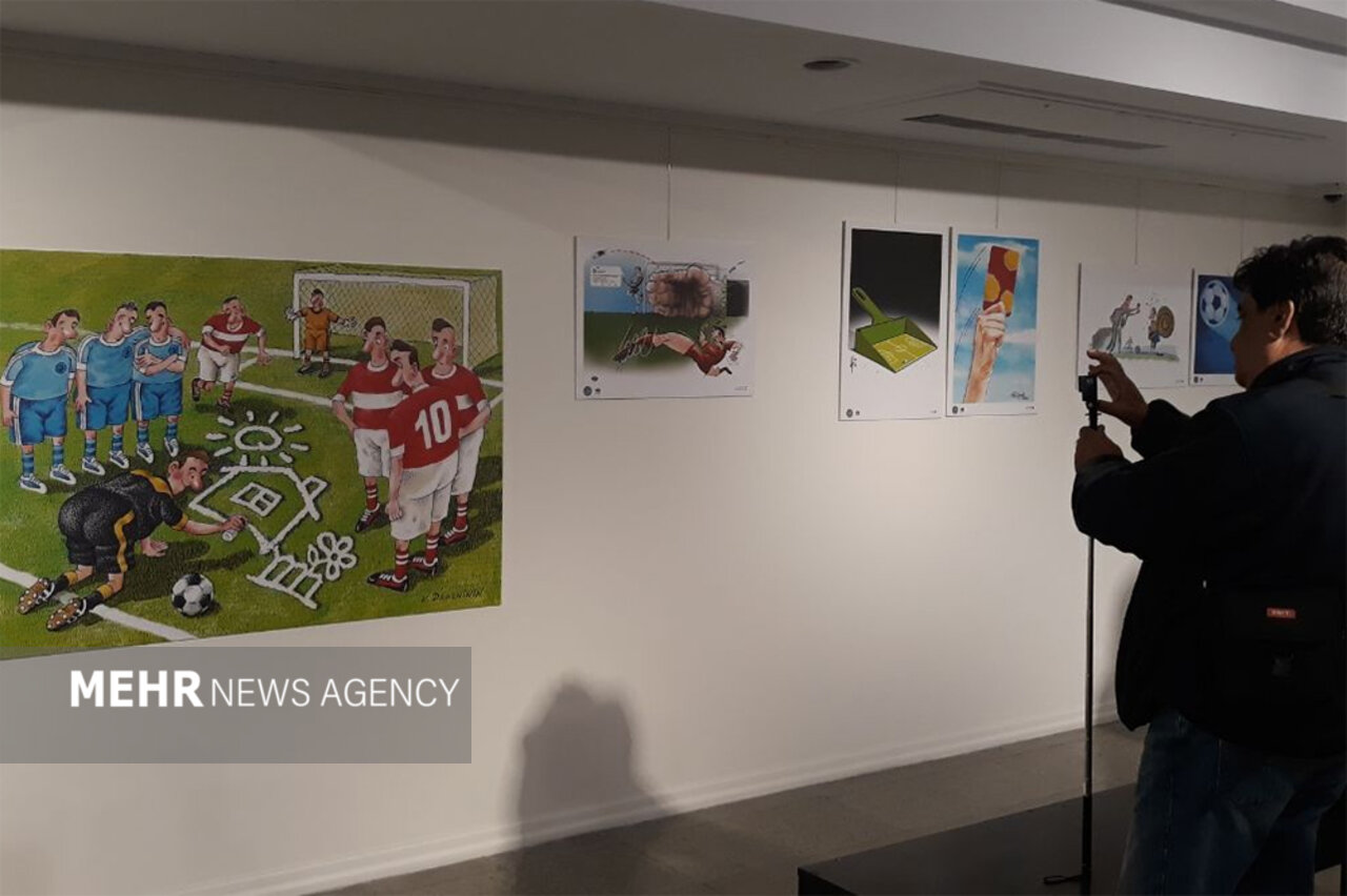 یک نمایشگاه هنری تمام فوتبالی افتتاح شد/لزوم نمایش درتبلیغات شهری