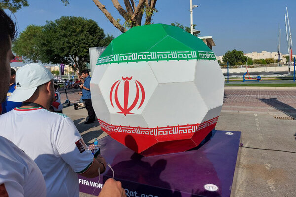 برخورد دوستانه هواداران ایران و انگلیس/شناخت ویژه دو بازیکن ایران