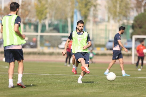 بازگشت مدافع تاجیک به تمرین پرسپولیس و تقابل دوستانه با مس کرمان