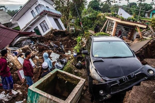 Death toll in Indonesia quake rises to 162, hundreds injured