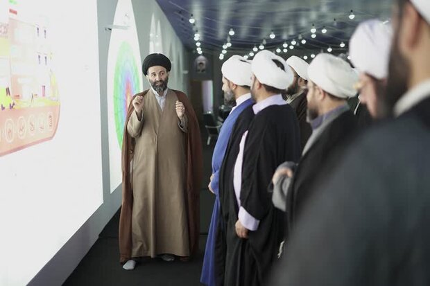 بازدید هیئت امنای بنیاد هدایت از سومین نمایشگاه مسجد جامعه پرداز