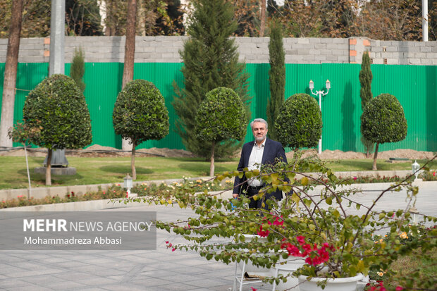 سید رضا فاطمی امین وزیر صمت در حاشیه جلسه هیئت دولت حضور دارد