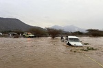 Suudi Arabistan'da şiddetli yağış hayatı felç etti