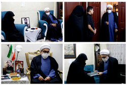 تولیت آستان قدس رضوی با خانواده شهدای مدافع امنیت دیدار کرد