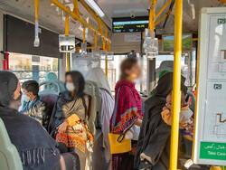 پاکستان میں میٹروٹرین اوربسوں میں سفر کرنے والی خواتین کو ہراسگی کا سامنا