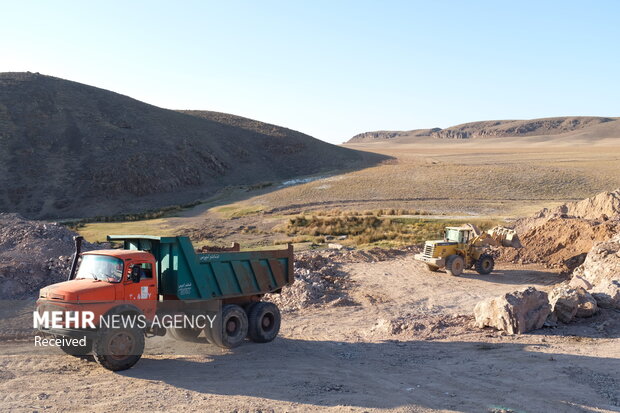 بازدید استاندار و نمایندگان اردبیل از پروژه راه آهن