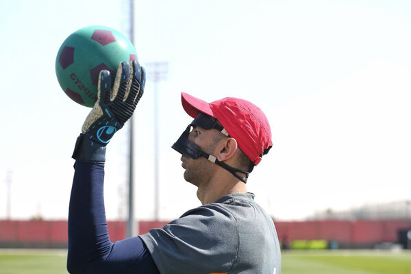 تماس مدام فیفا و هشدار جدی به ایران: بیرانوند مقابل ولزبازی نکند!