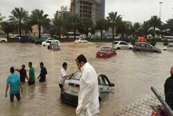 سعودی عرب میں شدید بارشوں اور سیلاب میں 2 افراد جاں بحق، فلائٹس معطل