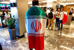 انتقاد هوادار ایرانی از فیفا: این فوتبال است نه فوتبال آمریکایی + فیلم
