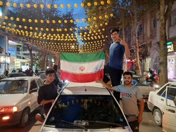 شادی خیابانی مردم تبریز بعد از پیروزی تیم ملی ایران برابر ولز
