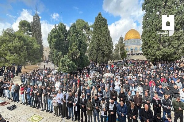 مشارکت ۵۰ هزار فلسطینی در نماز جمعه مسجدالاقصی