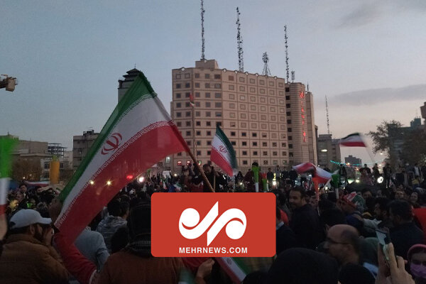 تصاویری از شادی مردم پایتخت پس از پیروزی تیم ملی ایران برابر ولز