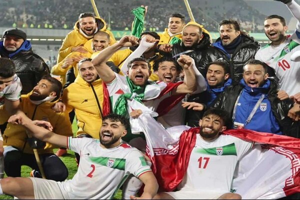  أمير قطر يحتفي بفوز المنتخب الإيراني على ويلز+ فيديو