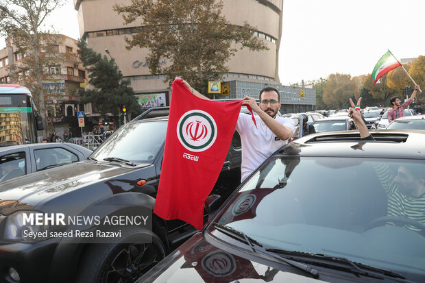 مردم ایران پس از برد تیم ملی فوتبال ایران مقابل تیم ملی فوتبال ولز به خیابان‌ها آمدند و جشن پیروزی و شادمانی پرداختند