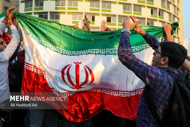 شادی مردم ایران بعد پیروزی تیم ملی مقابل ولز