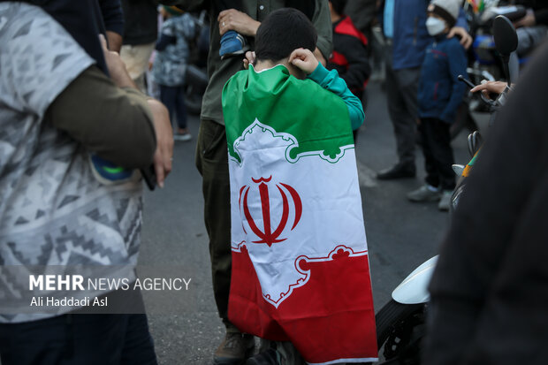 شادی مردم کرج بعد از برد ایران برابر ولز