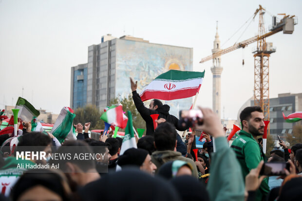 شادی مردم ایران بعد پیروزی تیم ملی مقابل ولز