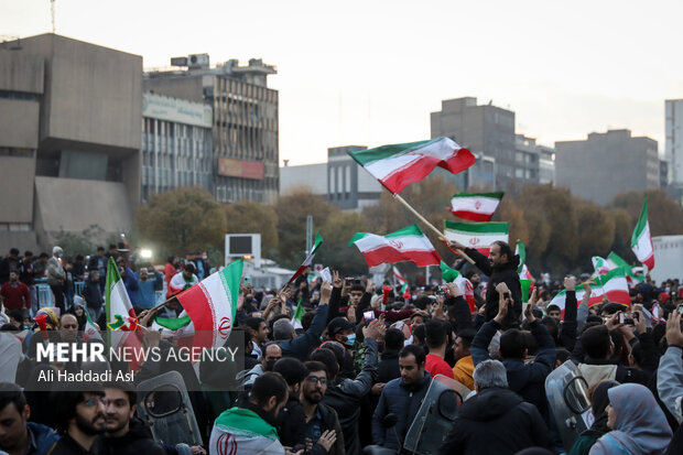 شادی مردم ایران بعد پیروزی تیم ملی مقابل ولز