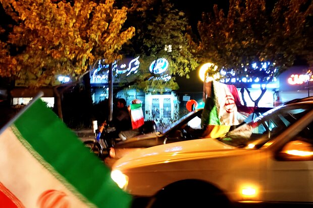 شادی مشهدی‌ها از پیروزی ایران در جام جهانی قطر 