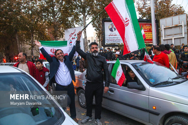 جشن خیابانی کرمانشاهیان در پی برد تیم ملی فوتبال