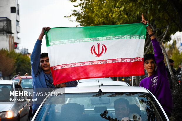 شادی لرستانی‌ها پس از پیروزی تیم ملی فوتبال ایران مقابل ولز