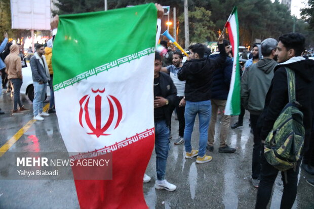 شادی مردم کرمانشاه پس از پیروزی ایران مقابل ولز