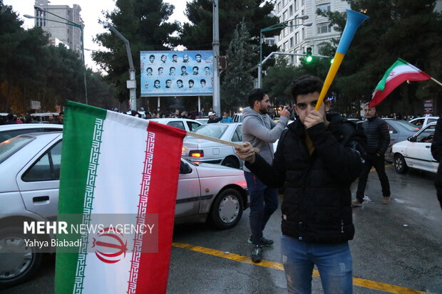 شادی مردم کرمانشاه پس از پیروزی ایران مقابل ولز