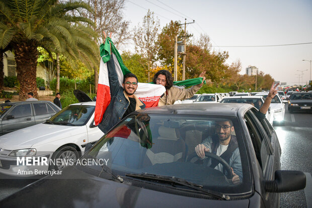 شادی مردم شیراز پس از پیروزی ایران مقابل ولز