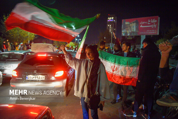 شادی مردم شیراز پس از برد ایران در جام جهانی