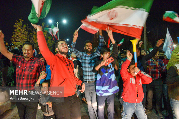 شادی مردم شیراز پس از برد ایران در جام جهانی