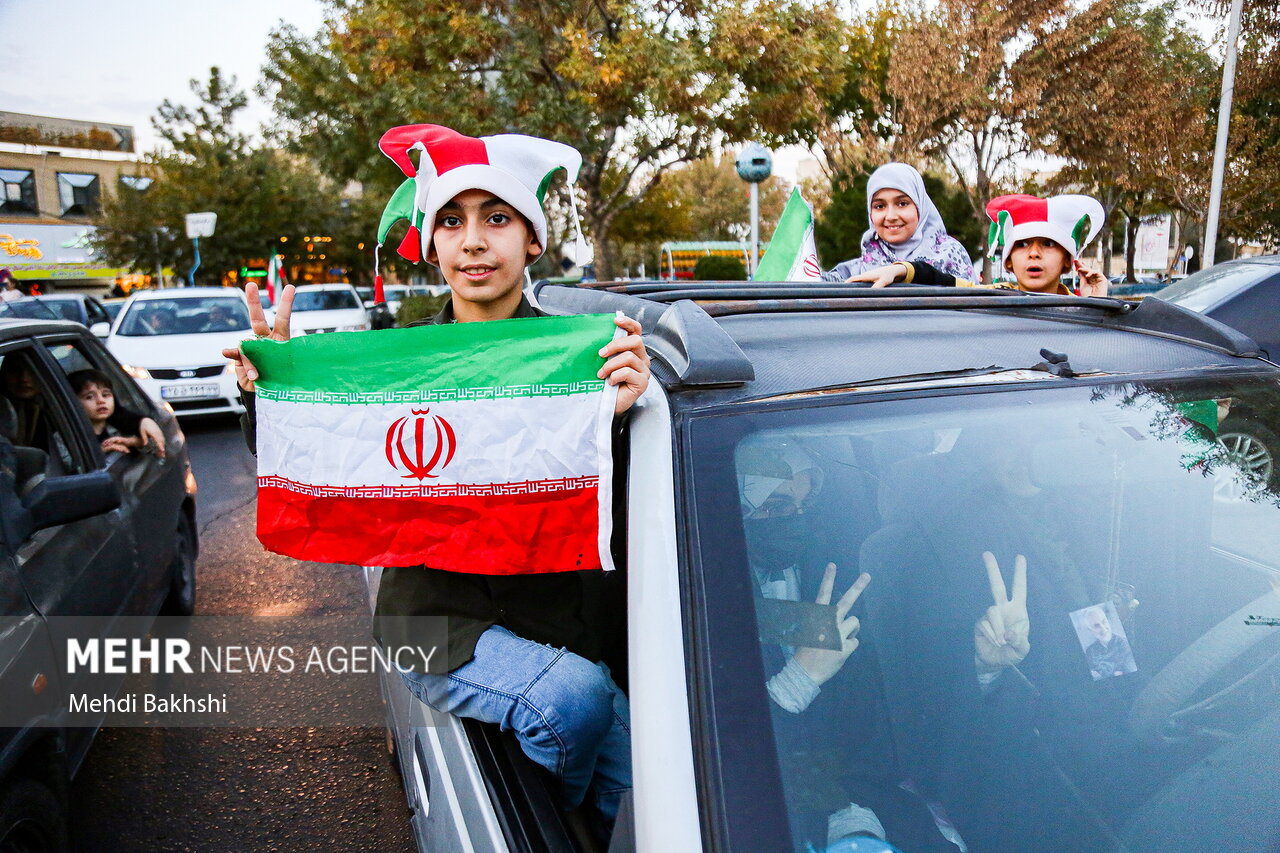 شادی مردم اصفهان پس از برد تیم ملی فوتبال ایران در برابر ولز