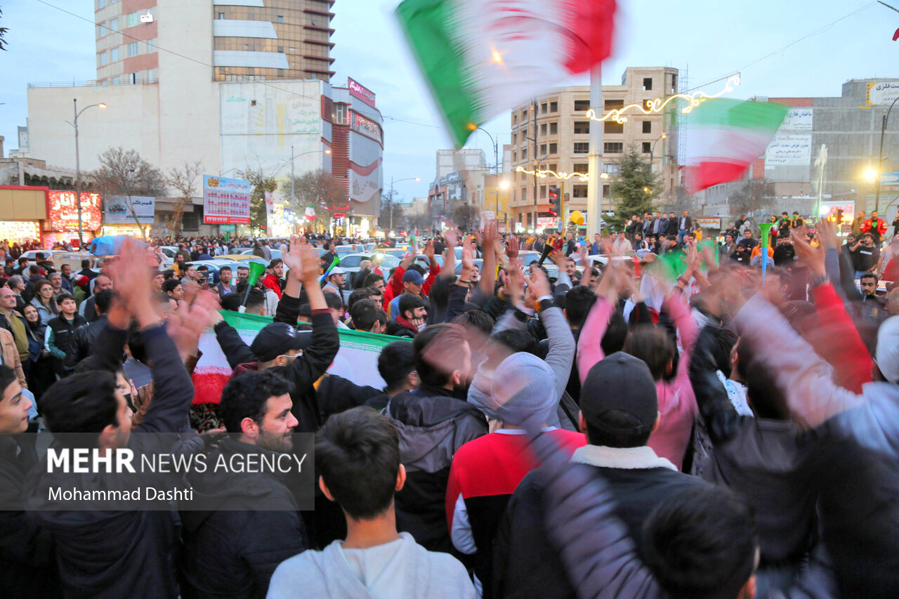 شادی وصفناپذیر اردبیلیها در جشن پیروزی تیم ملی
