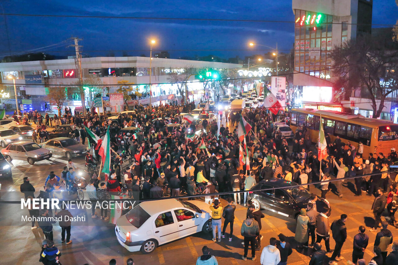 شادی وصفناپذیر اردبیلیها در جشن پیروزی تیم ملی