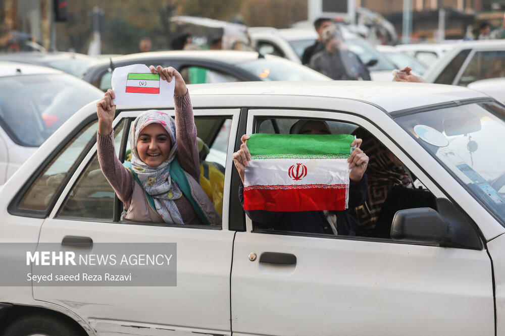 شادی مردم سمنان با پیروزی تیم ملی/ یک «تیم» یک «ضربان» یک «ملت»