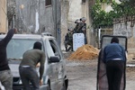 غاصب صہیونی فوجی کی نہتے فلسطینی نوجوان پر سر عام فائرنگ کے مناظر + ویڈیو
