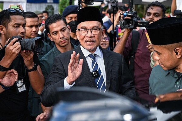 رئيس الوزراء المالیزي: لن نعترف بالعقوبات الأحادية على داعمي المقاومة