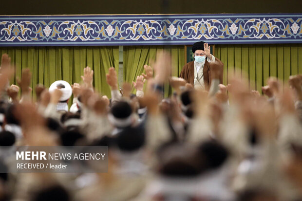 دیدار جمع کثیری از بسیجیان با رهبر معظم انقلاب اسلامی