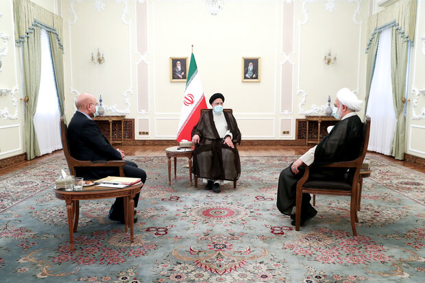 سپاه منشاء خدمات شایسته با کارنامه درخشان در دفاع از ایران است سپاه منشاء خدمات شایسته با کارنامه درخشان در دفاع از ایران است