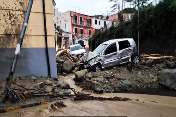 İtalya'nın Ischia Adası'nda meydana gelen heyelanda 8 kişi öldü
