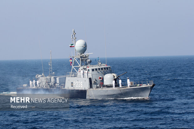 President observes naval parade in S waters