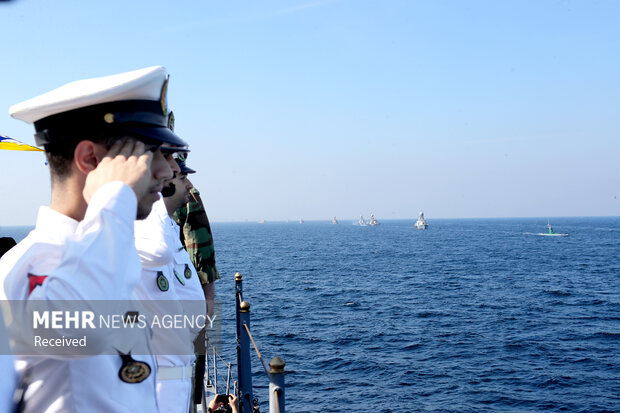 President observes naval parade in S waters