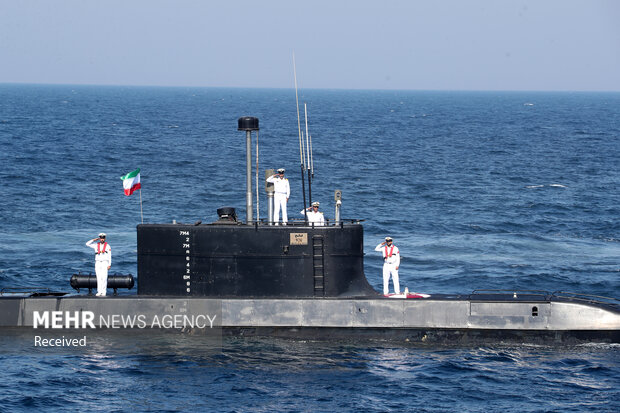 President observes naval parade in S waters